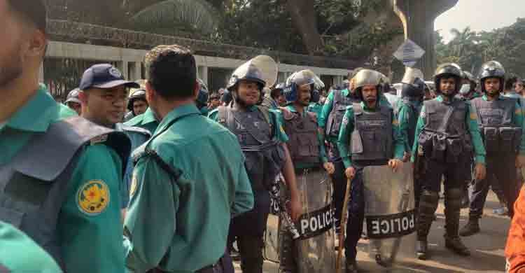 ইজতেমা ময়দান ঘিরে আইনশৃঙ্খলা বাহিনীর সতর্ক অবস্থান