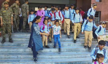 অবৈধ বাংলাদেশি শিক্ষার্থীদের চিহ্নিত করতে দিল্লির সব স্কুলে নির্দেশনা জারি