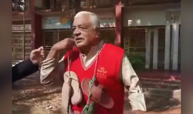 মুক্তিযোদ্ধার গলায় জুতার মালা