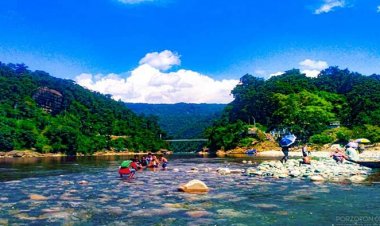 অব্যবস্থাপনায় ‘সংকীর্ণ’ হচ্ছে জাফলং, পর্যটকদের দুর্ভোগ