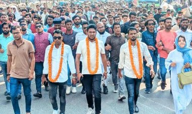 সরকারি বাঙলা কলেজে ছাত্রদলের নবগঠিত কমিটির আনন্দ মিছিল