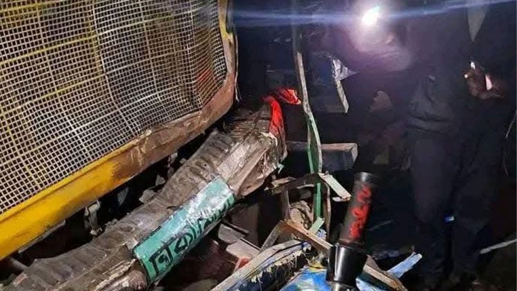 ট্রাক-কাভার্ডভ্যান চাপায় অটোরিকশার ৪ যাত্রী নিহত