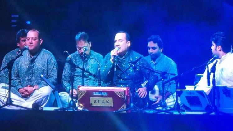 বাবা-ছেলের যুগলবন্দীতে শীত উবে যাওয়া রাত