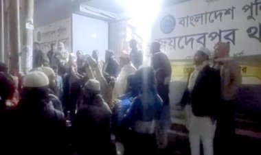 আটক আ’লীগ নেতাকে কর্মী দাবি করে থানায় জামায়াতের নেতাকর্মীরা