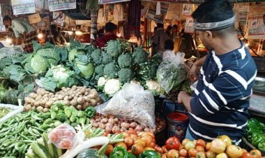 কমেছে সবজির দাম, চাল-মুরগি-মাছ আগের মতোই চড়া কমেছে সবজির দাম