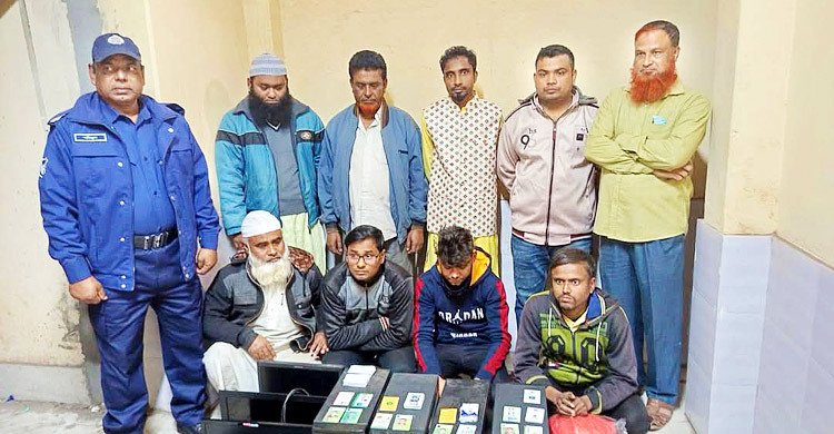 বগুড়ায় সেনাবাহিনীর ভুয়া আইডি কার্ড তৈরি, আটক ৮