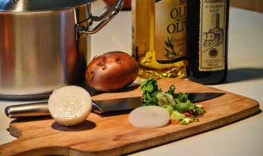 রান্নাঘরের যে জিনিসগুলো নিয়মিত পরিবর্তন করবেন