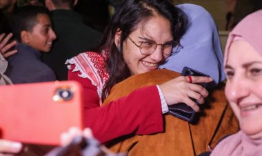 পরিবারের সঙ্গে পুনর্মিলনে ফিলিস্তিনিদের আনন্দঅশ্রু, উল্লাস