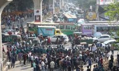 গণঅভ্যুত্থানে আহতদের পুনর্বাসন-ক্ষতিপূরণের দাবিতে শাহবাগে অবরোধ