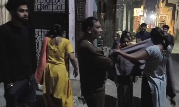 সাতসকালে ভূমিকম্পে কেঁপে উঠল দিল্লি, বাড়ি ছেড়ে রাস্তায় মানুষ