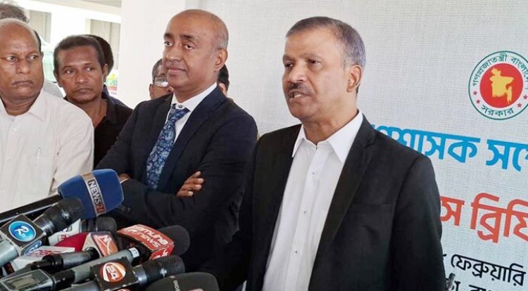 আইন অনুযায়ী চলেন, বিবেক মতো চলেন