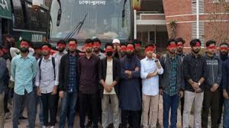 প্রধান উপদেষ্টার সঙ্গে দেখা করতে ঢাকার পথে কুয়েটের ৮০ শিক্ষার্থী