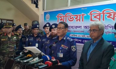 আমাদের কিছু উচ্চাভিলাষী অফিসার ও তাদের অন্ধ আনুগত্যে পুলিশ সদস্যদের জীবন দিতে হয়েছে