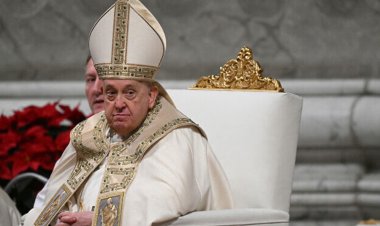 সুস্থ হচ্ছেন পোপ ফ্রান্সিস