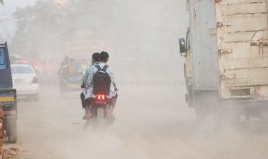 বায়ুদূষণে আজ শীর্ষে ঢাকা, বাতাসের মান ‘খুবই অস্বাস্থ্যকর’