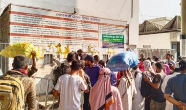  কমিউটার ট্রেনের টিকিট পেতে ঘরে ফেরা মানুষের দীর্ঘ অপেক্ষা