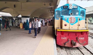 নির্দিষ্ট সময়ে ছেড়ে যাচ্ছে ট্রেন, আজ ঢাকা ছাড়বে ৬৯টি