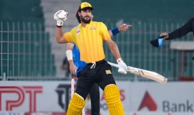 ঘরোয়া ক্রিকেটে রেকর্ড গড়া ব্যাটিং করে পিএসএলে ফারহান