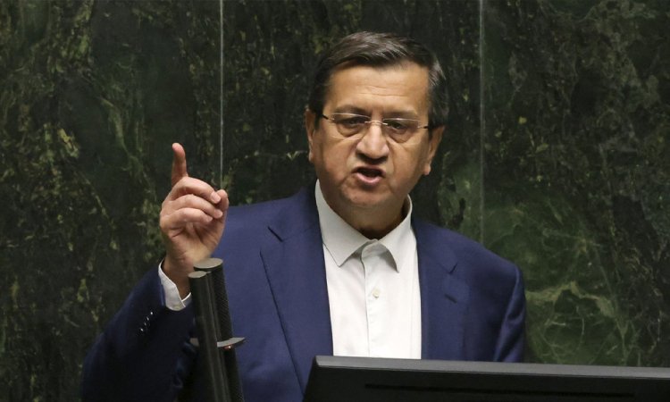 অর্থনৈতিক সংকটের কারণে ইরানে অর্থমন্ত্রী বরখাস্ত