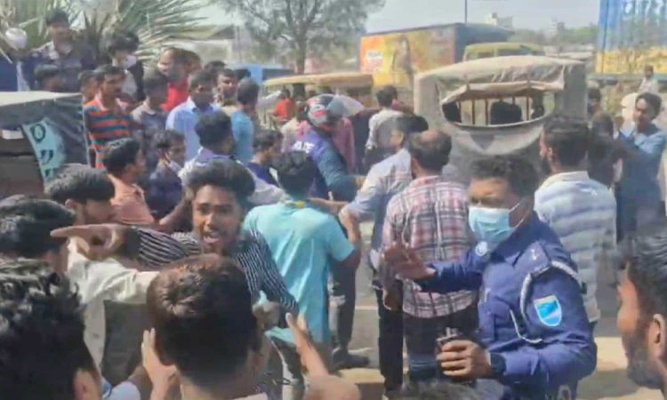 এসআই ও কনস্টেবলকে সিএনজি চালকদের মারধর