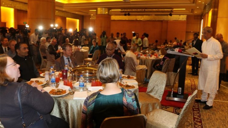 বিদেশি কূটনীতিকদের নিয়ে বিএনপি নেতাদের ইফতার