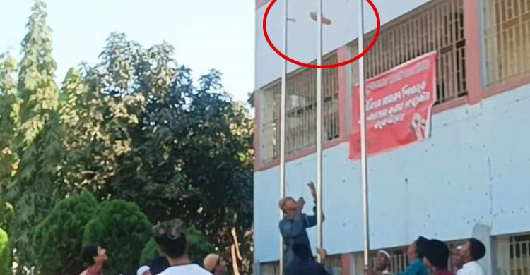 জাতীয় পতাকার খুঁটিতে বাঁধা হলো জুতা, ভিডিও ভাইরাল ,কুমিল্লা ভিক্টোরিয়া কলেজ