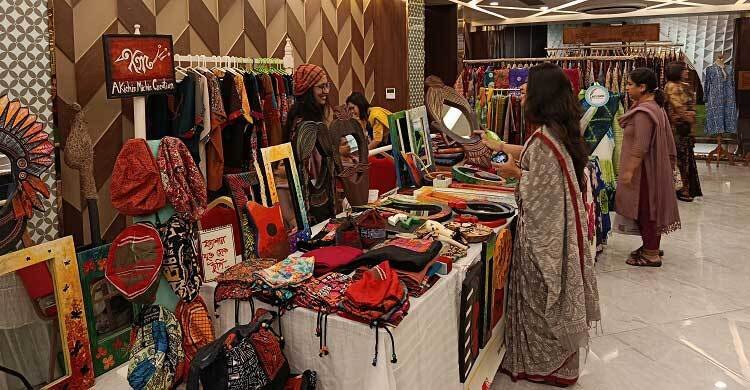 ধানমন্ডিতে চলছে নারী উদ্যোক্তাদের তৈরি পণ্য প্রদর্শনী