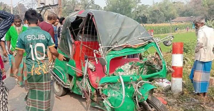  ময়মনসিংহে ট্রাক-সিএনজিচালিত অটোরিকশার মুখোমুখি সংঘর্ষে নিহত ৩