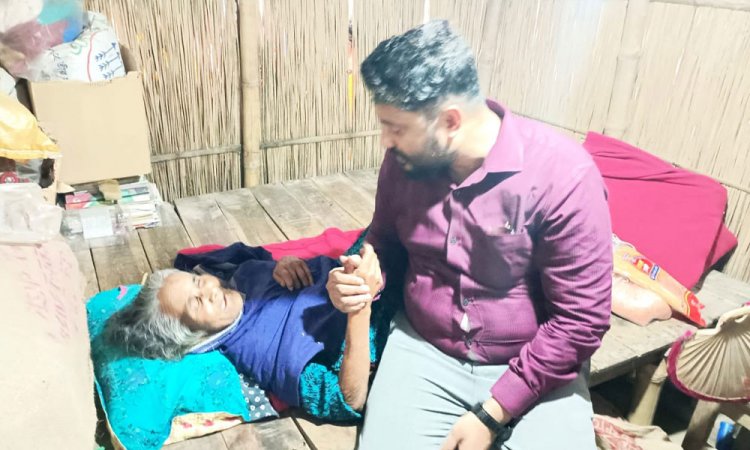 ছাগলের ঘরে বন্দী সেই বৃদ্ধার পাশে ইউএনও