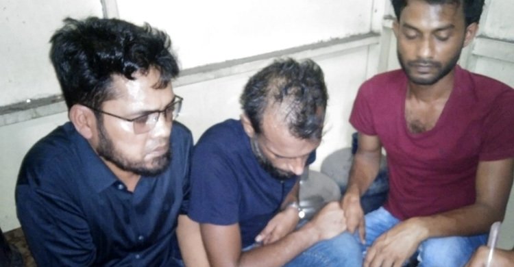 রাজধানীতে ৫ ছিনতাইকারী আটক