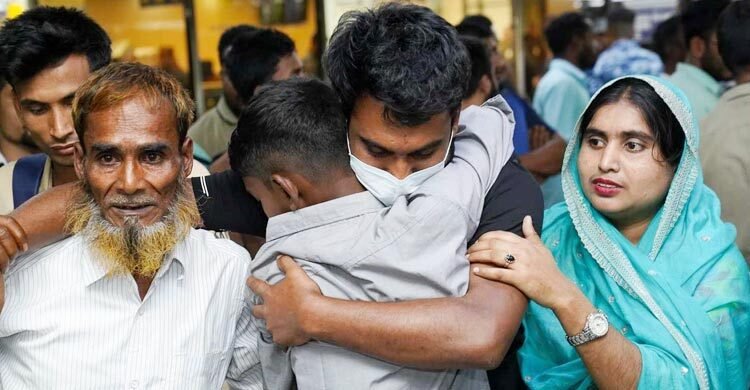  দেশে ফিরলেন মিয়ানমারের স্ক্যাম সেন্টারে বন্দি ১৮ বাংলাদেশি