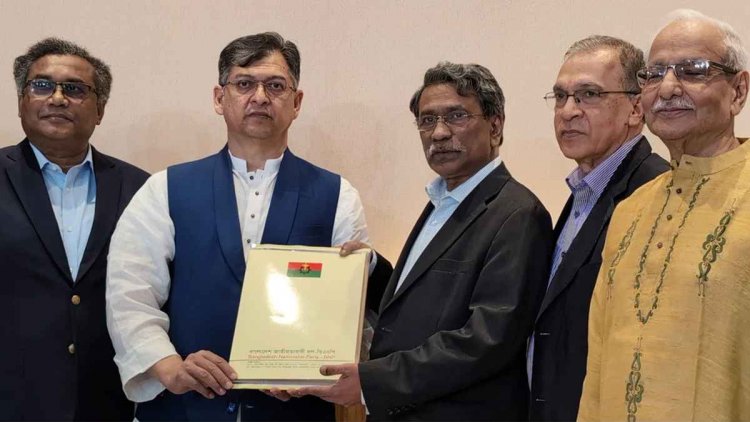 সংবিধানে ৭১’র সঙ্গে ২৪’কে একই কাতারে আনা সমুচিত নয়