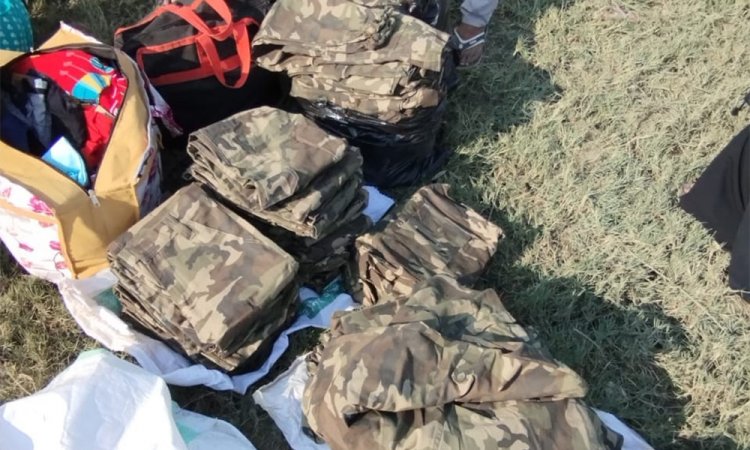 কক্সবাজারে আরাকান আর্মির ৬০ জোড়া পোষাকসহ আটক ৩