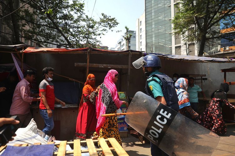 সচিবালয় অভিমুখে আন্দোলনরত শ্রমিকরা, পুলিশের সঙ্গে সংঘর্ষ