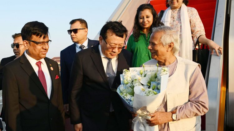 চীন পৌঁছেছেন প্রধান উপদেষ্টা