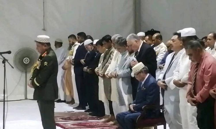 বঙ্গভবনে নামাজে ইমামতি করলেন সেনাপ্রধান