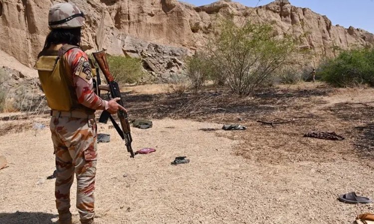 পাকিস্তানে ১ নিরাপত্তাকর্মীসহ ৬ জনকে গুলি করে হত্যা