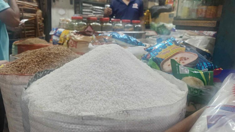 সেমাই-চিনি ও সুগন্ধি চালে স্বস্তি, বেড়েছে দুধের দাম