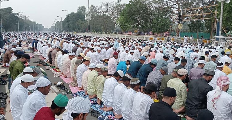 কলকাতার রেড রোডে ঈদের নামাজে লাখো মুসল্লির ঢল