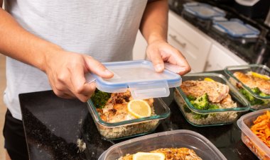 সচেতন হলেই কমবে খাবার অপচয়, জানুন কী করবেন