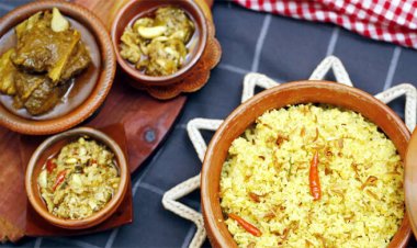  বৃষ্টিতে খিচুড়ি-গরুর মাংসে জমে উঠুক দুপুর