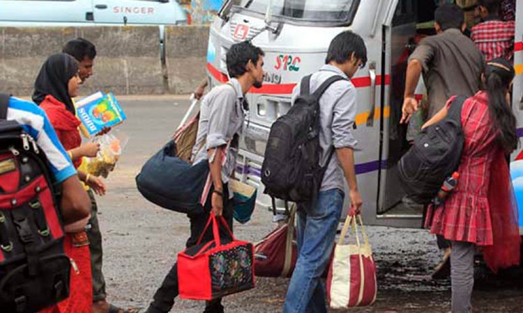 ঈদের পরদিনও রাজধানী ছাড়ছে মানুষ