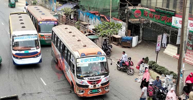  ঈদের দ্বিতীয় দিন ঢাকায় যান চলাচল বেড়েছে, নেই চিরচেনা যানজট