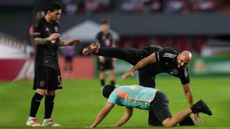 মেসির দেহরক্ষীর মাঠে ঢোকায় নিষেধাজ্ঞা