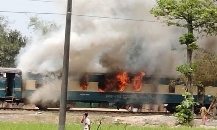 ট্রেনে আগুন, ঢাকা-ময়মনসিংহ রেল যোগাযোগ বন্ধ