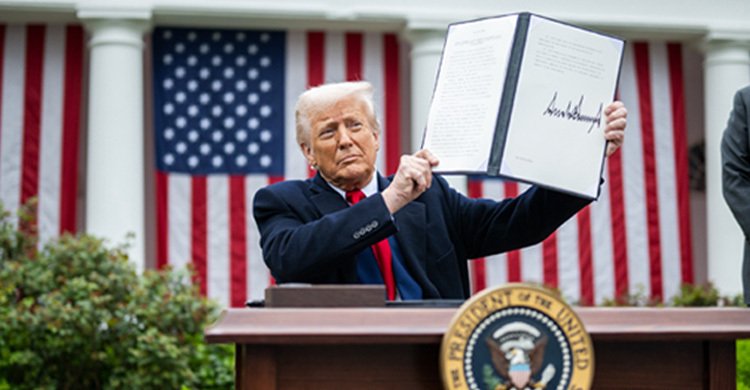  ট্রাম্পের শুল্কনীতি তীব্র প্রতিক্রিয়া ইউরোপে, পাল্টা ব্যবস্থার হুমকি চীনের