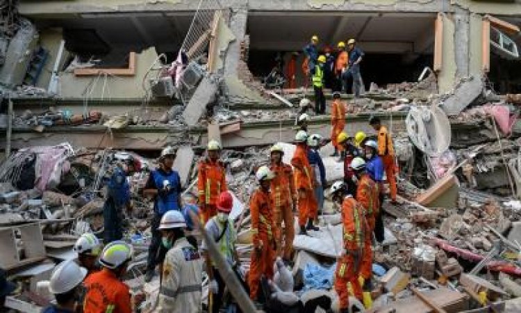 ইসরাইলের বিমান হামলায় কেঁপে উঠল দামেস্ক ও হামা