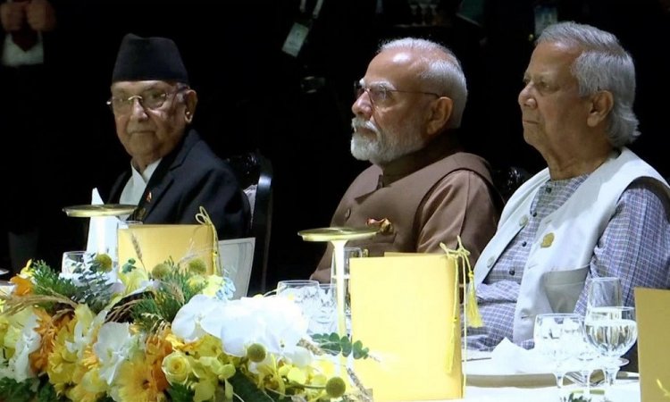 নৈশভোজে এক টেবিলে ইউনূস-মোদি