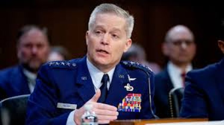 মার্কিন জাতীয় নিরাপত্তা সংস্থার পরিচালককে বরখাস্ত করলেন ট্রাম্প