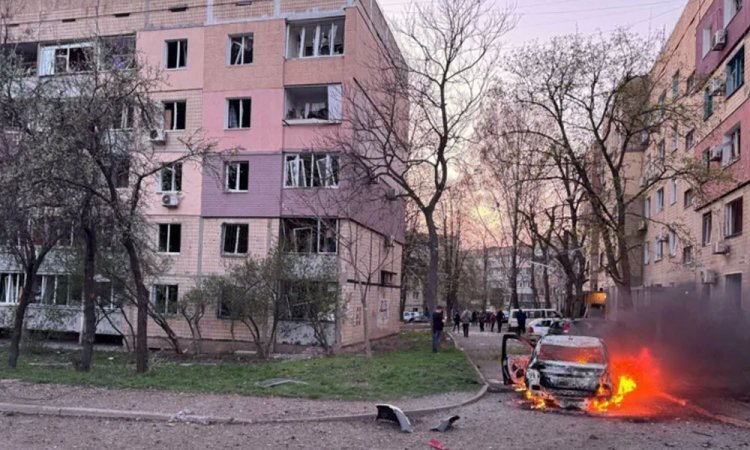 জেলেনস্কির নিজ শহরে রুশ হামলায় শিশুসহ নিহত ১৮